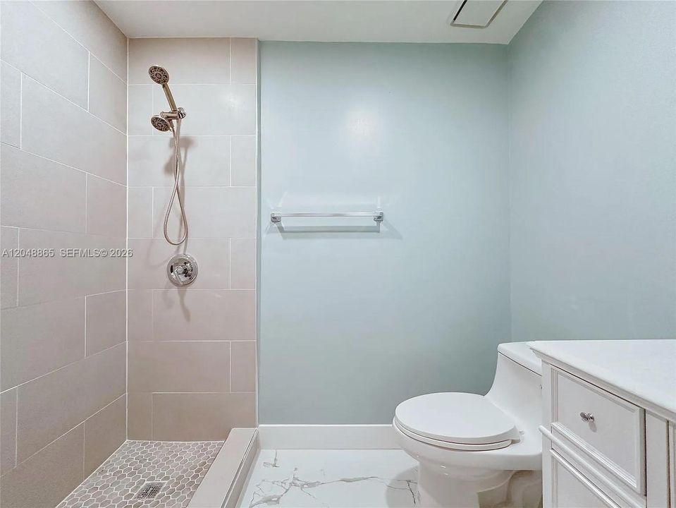 For Sale: $370,000 (2 beds, 2 baths, 1350 Square Feet)