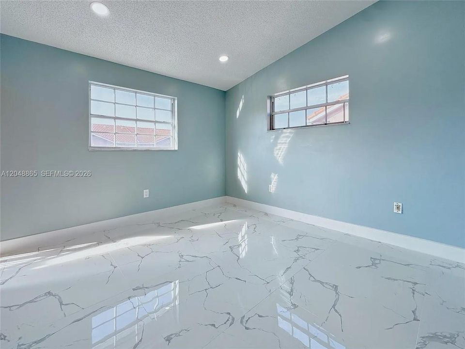For Sale: $370,000 (2 beds, 2 baths, 1350 Square Feet)