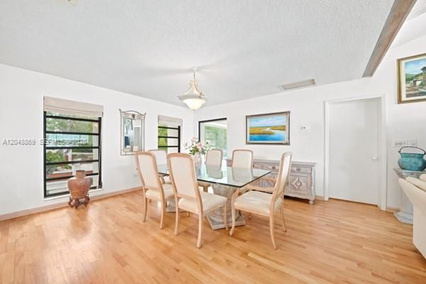 En Venta: $3,750,000 (4 camas, 4 baños, 2320 Pies cuadrados)