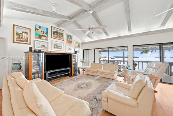 En Venta: $3,750,000 (4 camas, 4 baños, 2320 Pies cuadrados)