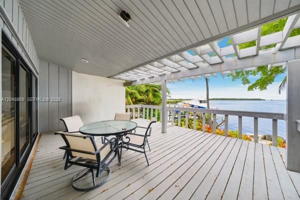 En Venta: $3,750,000 (4 camas, 4 baños, 2320 Pies cuadrados)