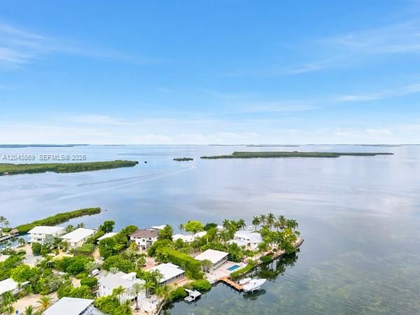 En Venta: $3,750,000 (4 camas, 4 baños, 2320 Pies cuadrados)