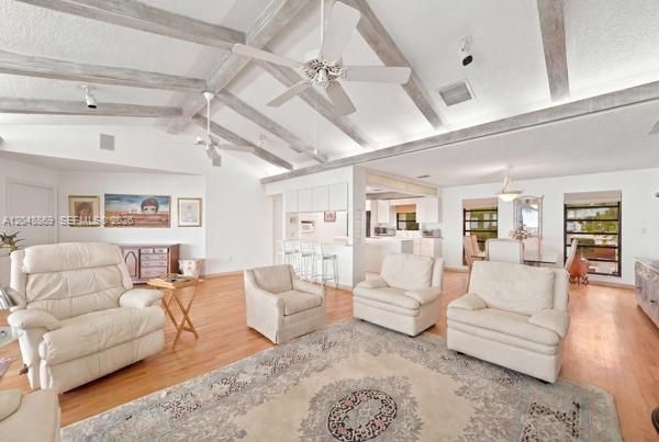 En Venta: $3,750,000 (4 camas, 4 baños, 2320 Pies cuadrados)