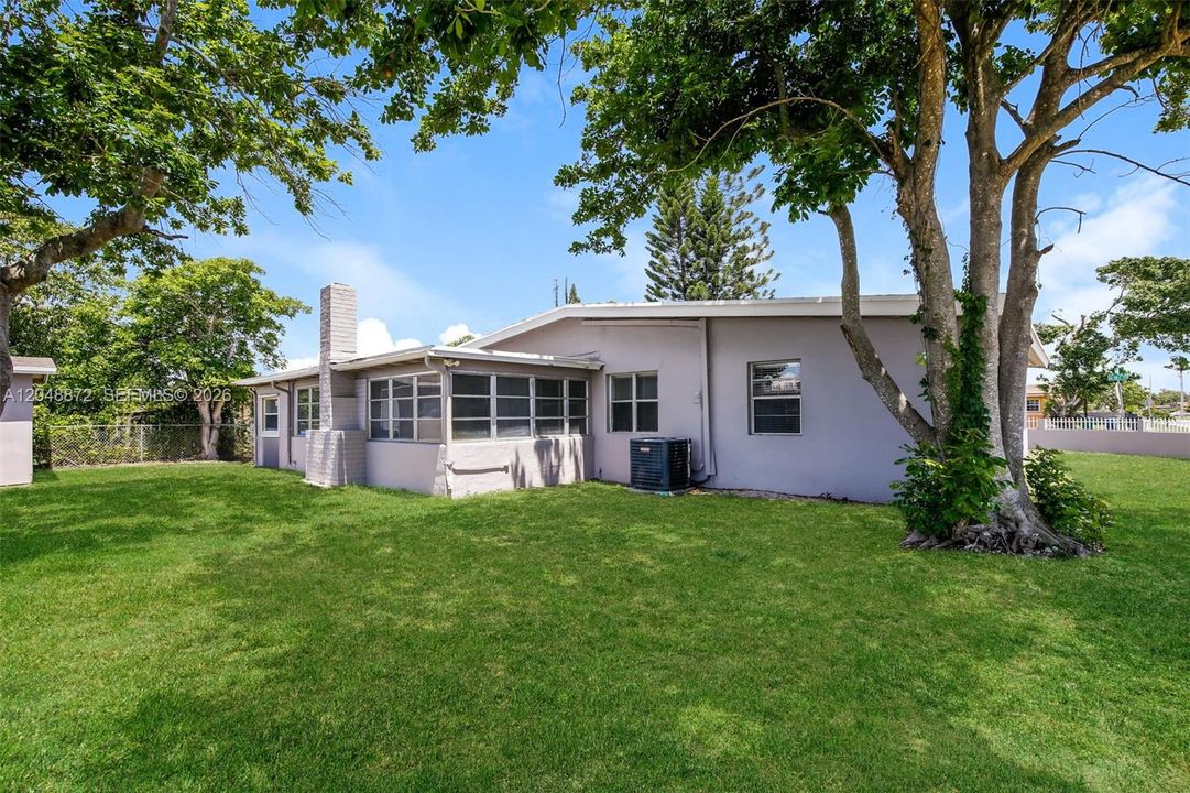 For Rent: $3,025 (4 beds, 2 baths, 1748 Square Feet)