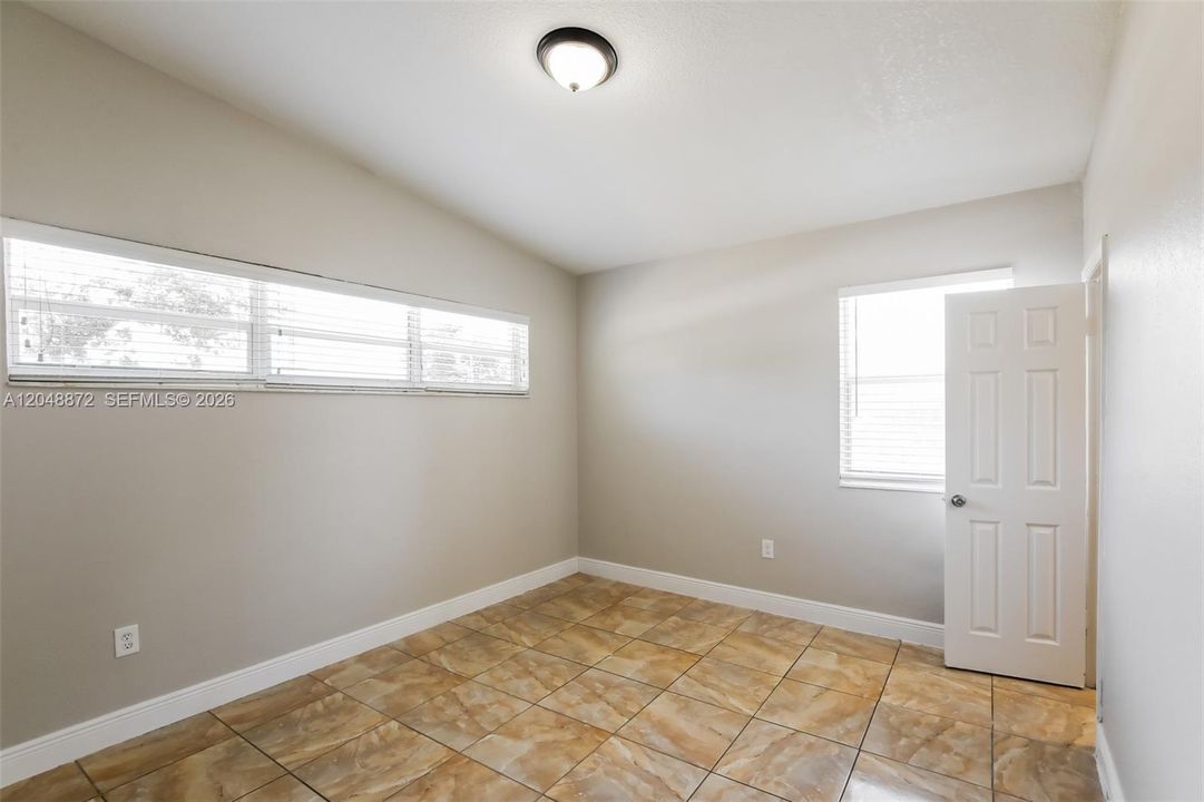For Rent: $3,025 (4 beds, 2 baths, 1748 Square Feet)