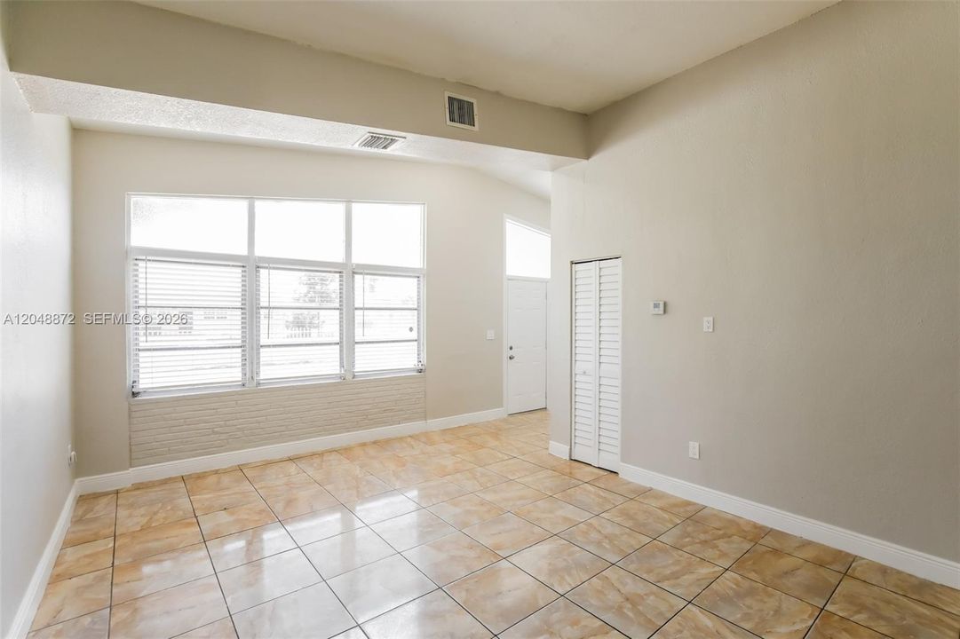 For Rent: $3,025 (4 beds, 2 baths, 1748 Square Feet)