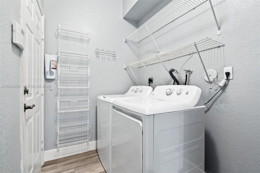 For Sale: $525,000 (4 beds, 2 baths, 1939 Square Feet)