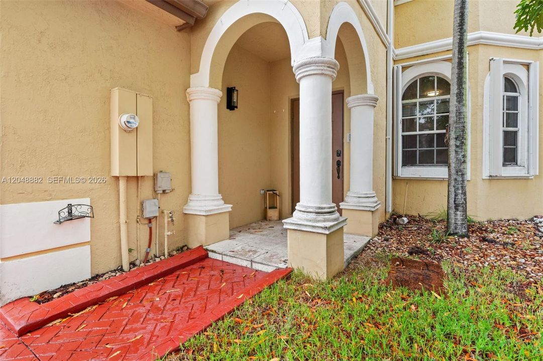 For Sale: $525,000 (4 beds, 2 baths, 1939 Square Feet)