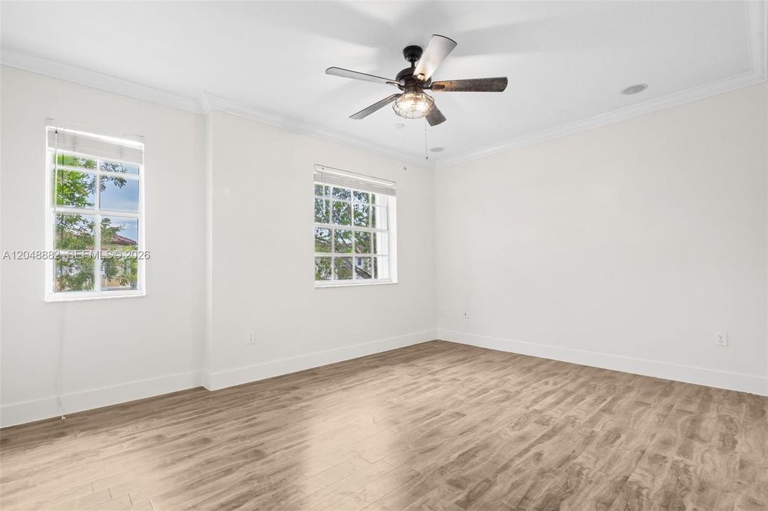 For Sale: $525,000 (4 beds, 2 baths, 1939 Square Feet)