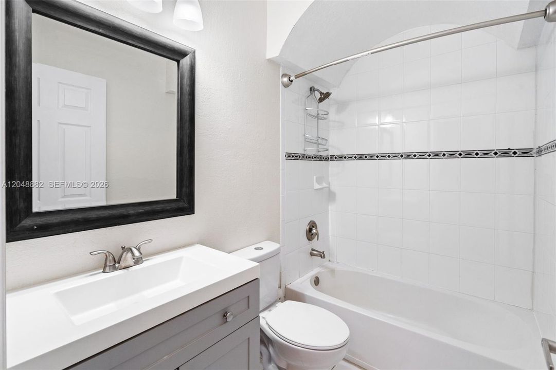 For Sale: $525,000 (4 beds, 2 baths, 1939 Square Feet)