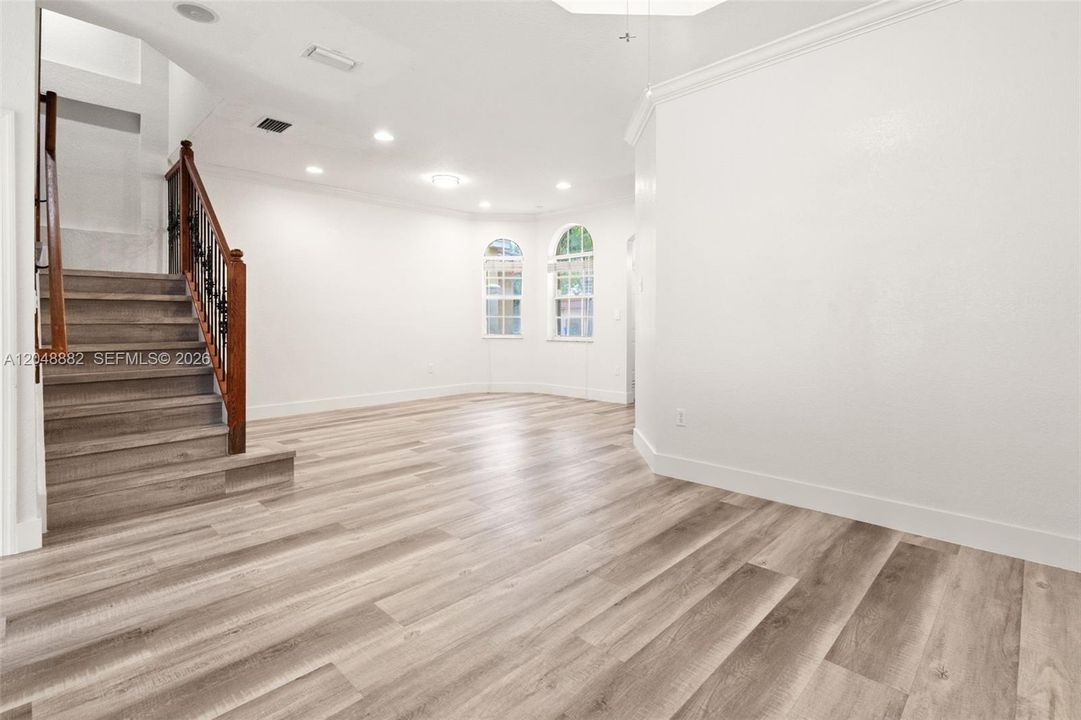 For Sale: $525,000 (4 beds, 2 baths, 1939 Square Feet)