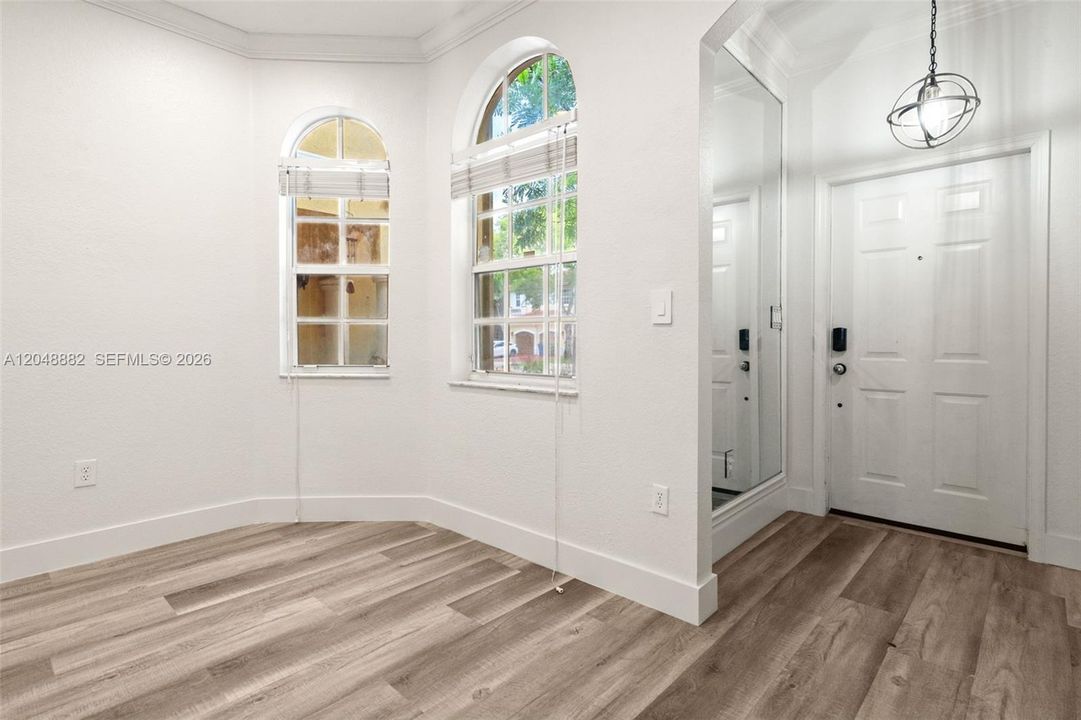 For Sale: $525,000 (4 beds, 2 baths, 1939 Square Feet)
