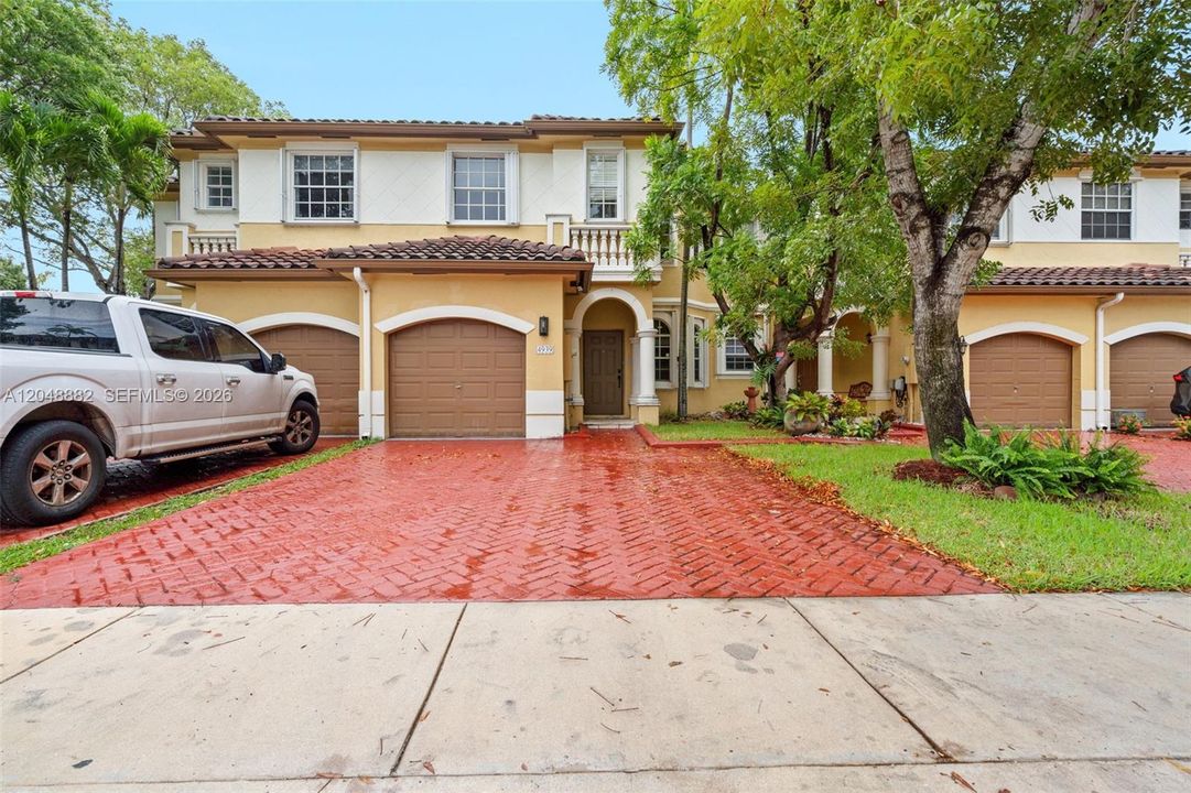 For Sale: $525,000 (4 beds, 2 baths, 1939 Square Feet)