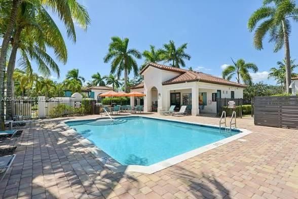 For Sale: $525,000 (4 beds, 2 baths, 1939 Square Feet)