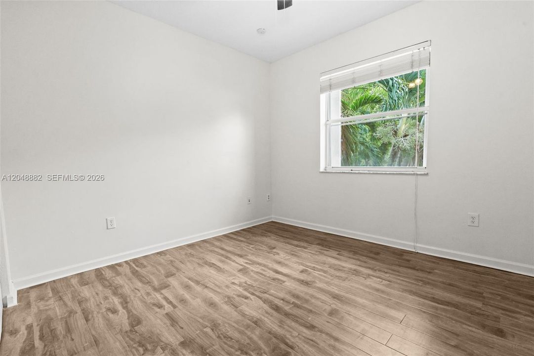 For Sale: $525,000 (4 beds, 2 baths, 1939 Square Feet)