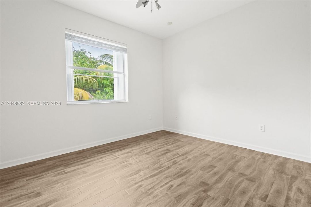 For Sale: $525,000 (4 beds, 2 baths, 1939 Square Feet)