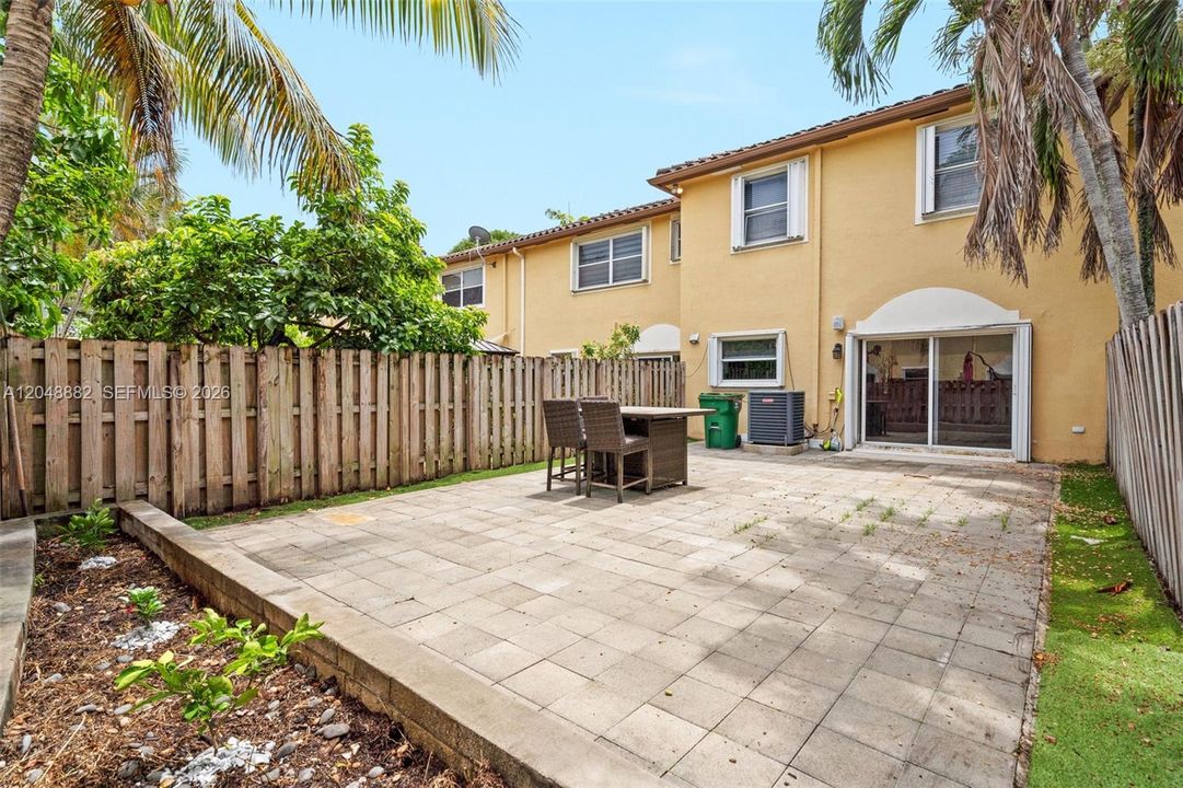 For Sale: $525,000 (4 beds, 2 baths, 1939 Square Feet)