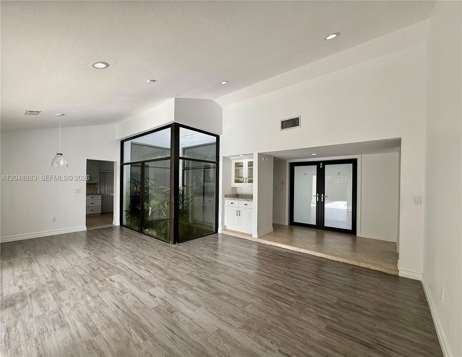 For Rent: $5,000 (4 beds, 2 baths, 2027 Square Feet)