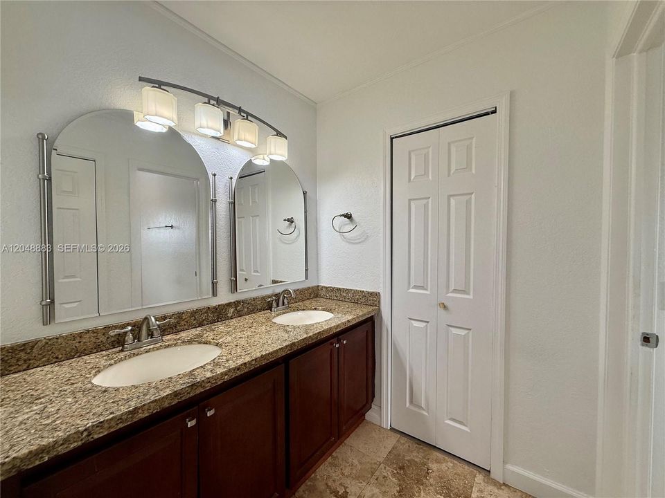 For Rent: $5,000 (4 beds, 2 baths, 2027 Square Feet)