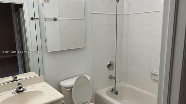 For Rent: $2,150 (2 beds, 2 baths, 970 Square Feet)
