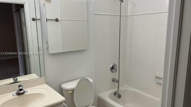 For Rent: $2,150 (2 beds, 2 baths, 970 Square Feet)