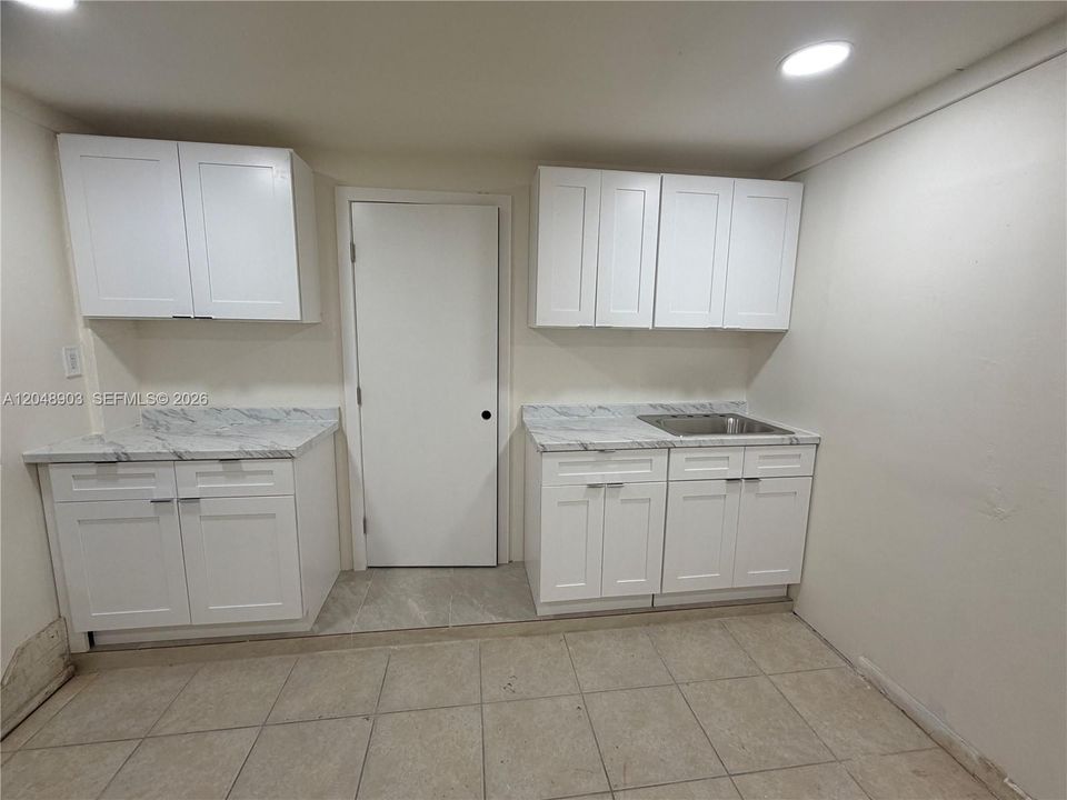 For Rent: $1,500 (0 beds, 1 baths, 450 Square Feet)