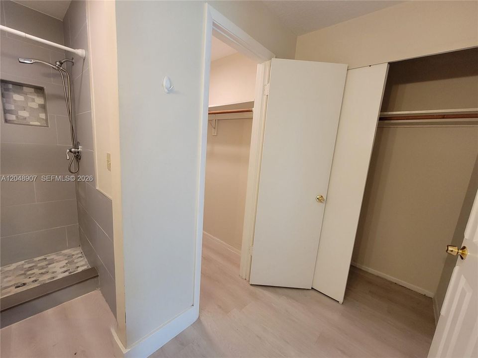 Под контрактом: $1,750 (2 спален, 2 ванн, 1078 Квадратных фут)