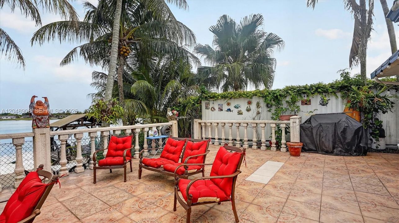For Sale: $853,000 (5 beds, 3 baths, 2206 Square Feet)