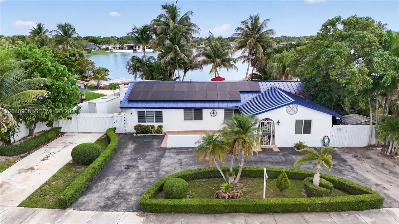 For Sale: $853,000 (5 beds, 3 baths, 2206 Square Feet)