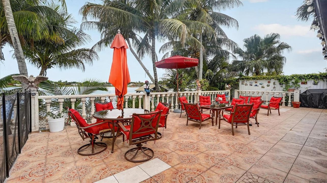 For Sale: $853,000 (5 beds, 3 baths, 2206 Square Feet)