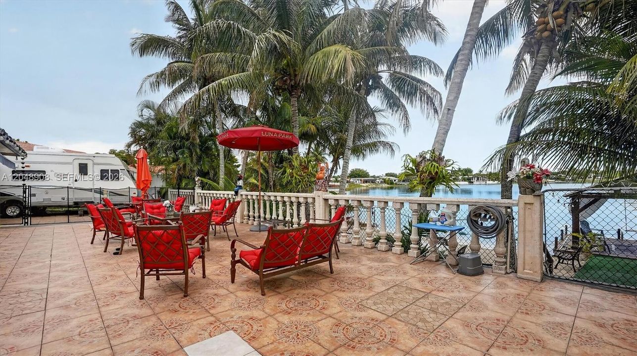 For Sale: $853,000 (5 beds, 3 baths, 2206 Square Feet)