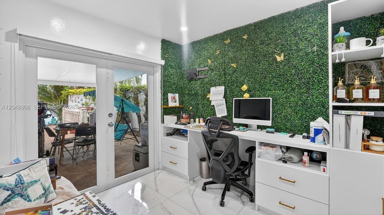 For Sale: $853,000 (5 beds, 3 baths, 2206 Square Feet)
