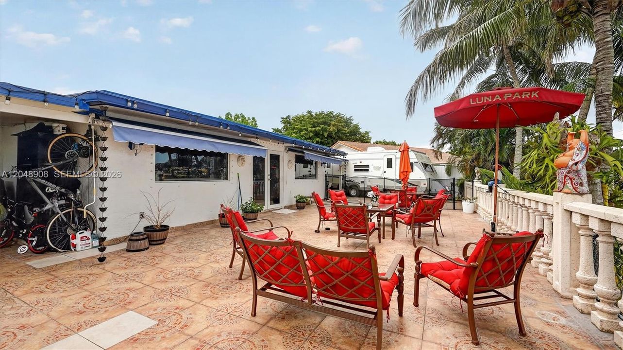 For Sale: $853,000 (5 beds, 3 baths, 2206 Square Feet)