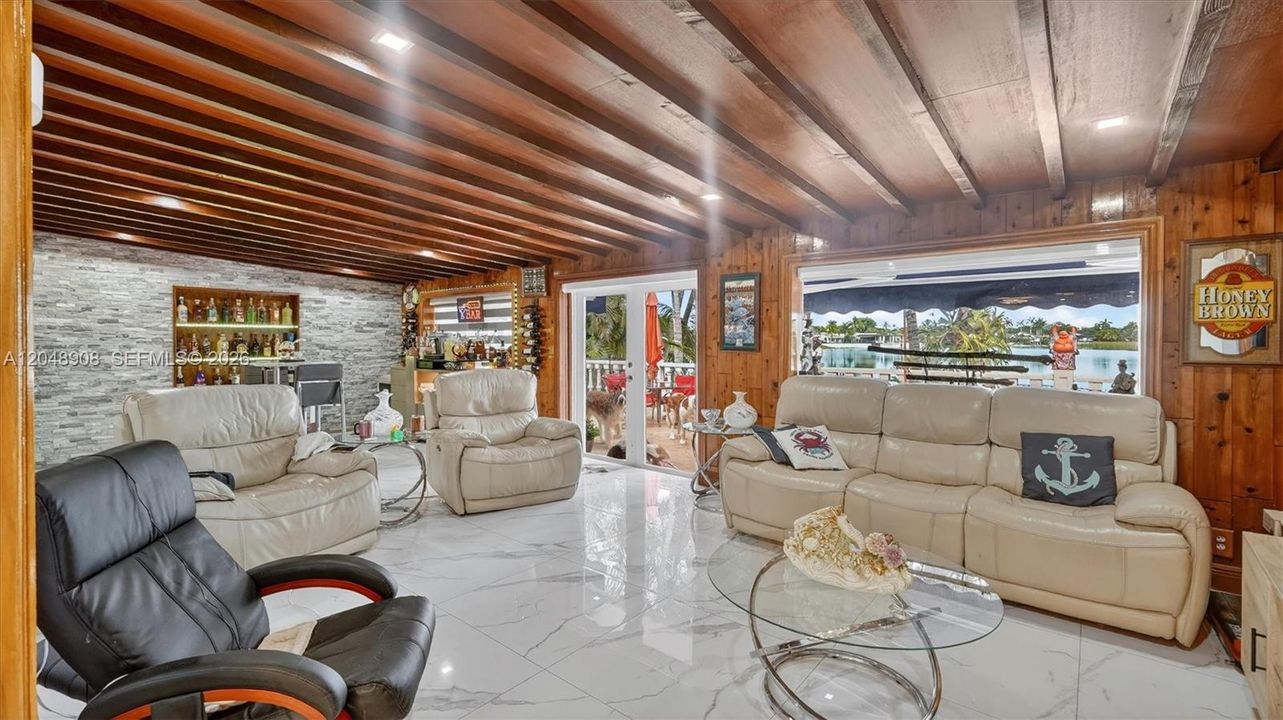 For Sale: $853,000 (5 beds, 3 baths, 2206 Square Feet)