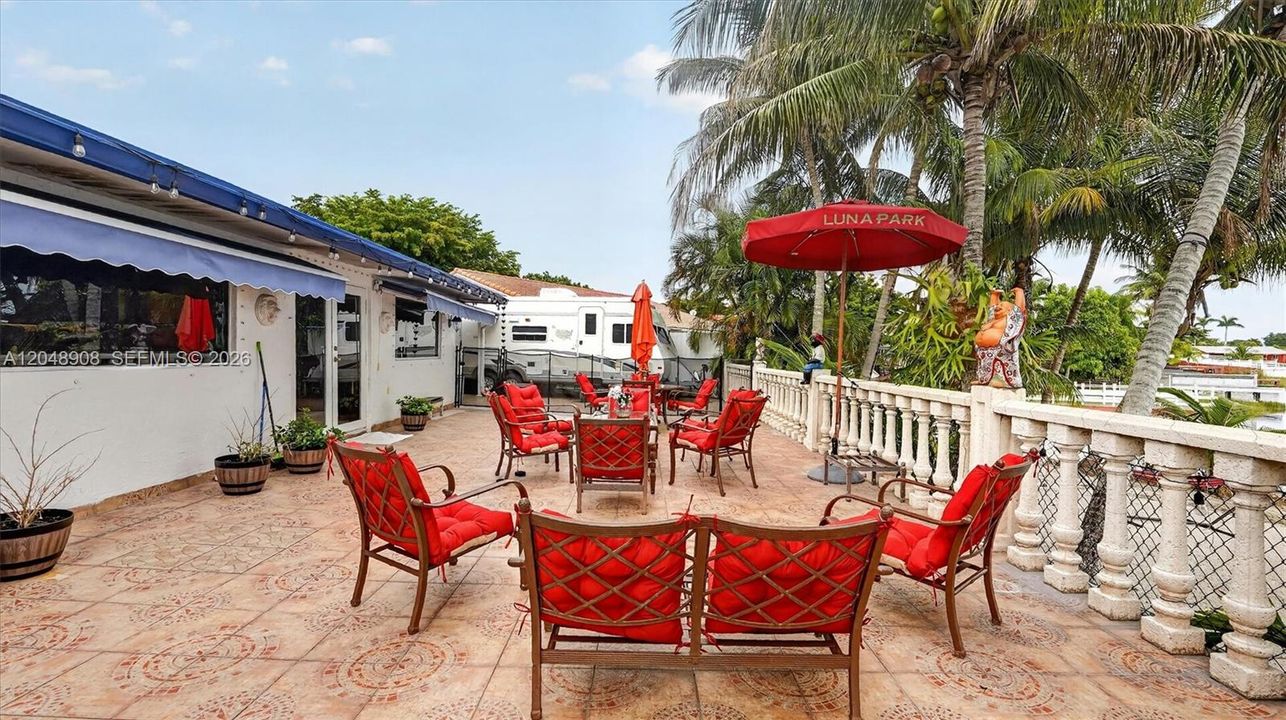 For Sale: $853,000 (5 beds, 3 baths, 2206 Square Feet)