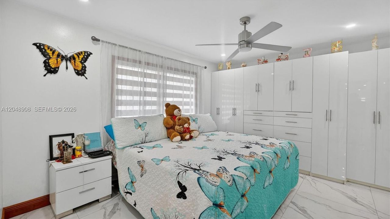 For Sale: $853,000 (5 beds, 3 baths, 2206 Square Feet)