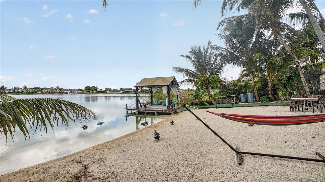 For Sale: $853,000 (5 beds, 3 baths, 2206 Square Feet)