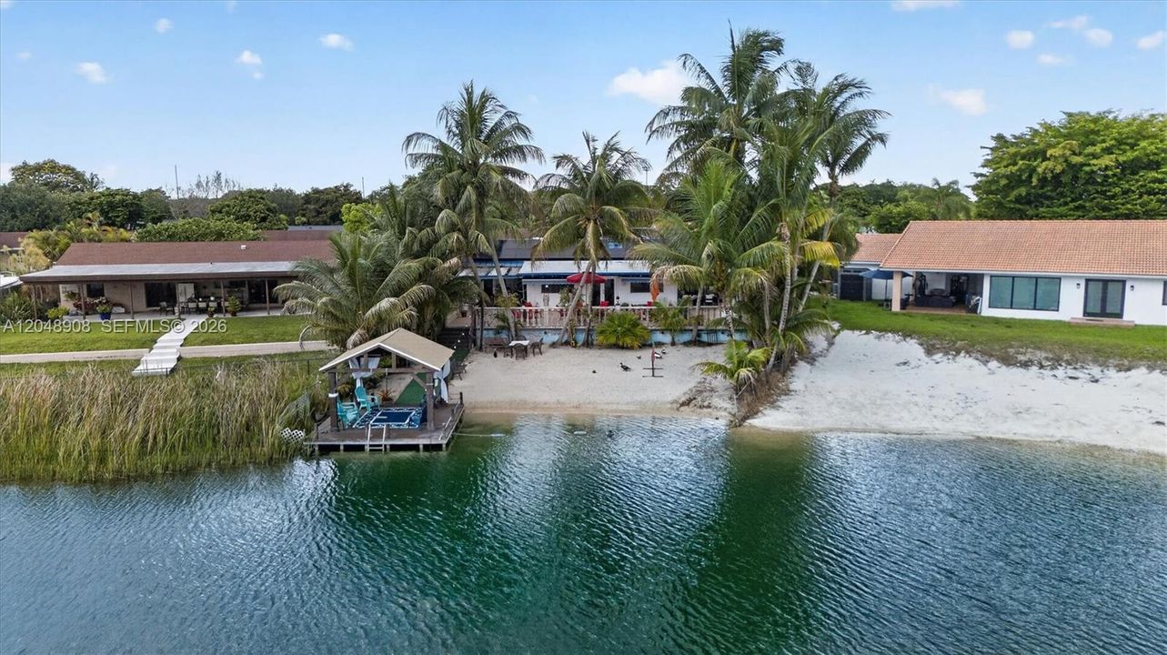 For Sale: $853,000 (5 beds, 3 baths, 2206 Square Feet)