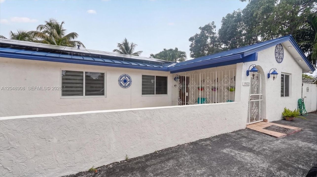 For Sale: $853,000 (5 beds, 3 baths, 2206 Square Feet)