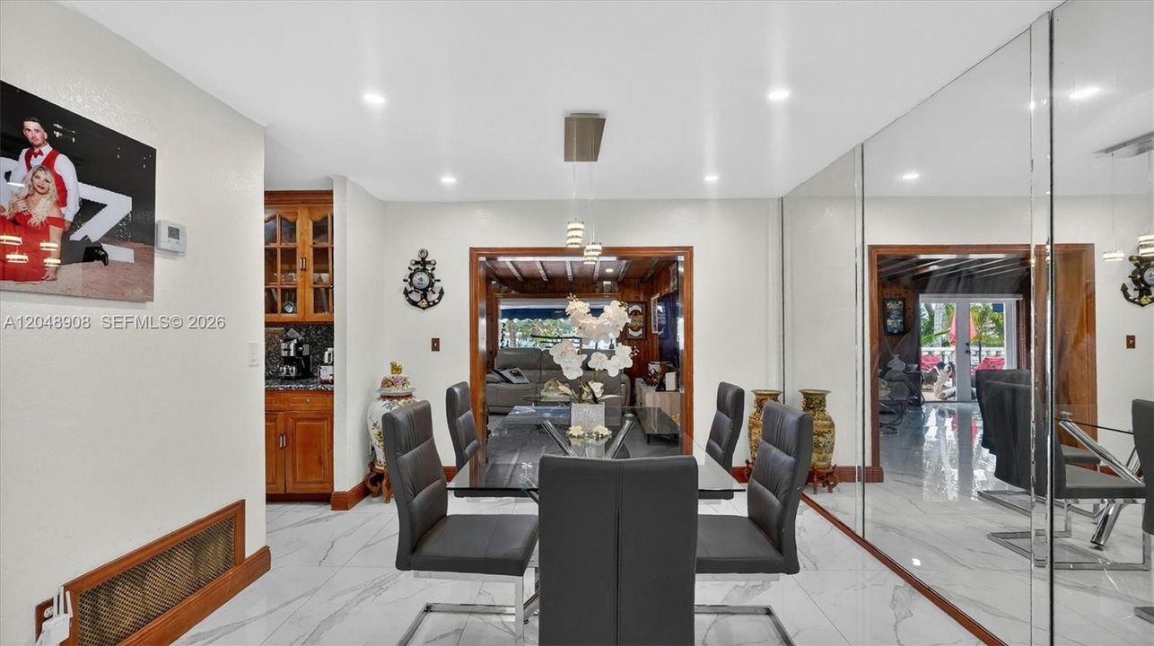For Sale: $853,000 (5 beds, 3 baths, 2206 Square Feet)