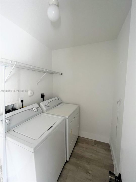 For Sale: $470,000 (3 beds, 2 baths, 1613 Square Feet)