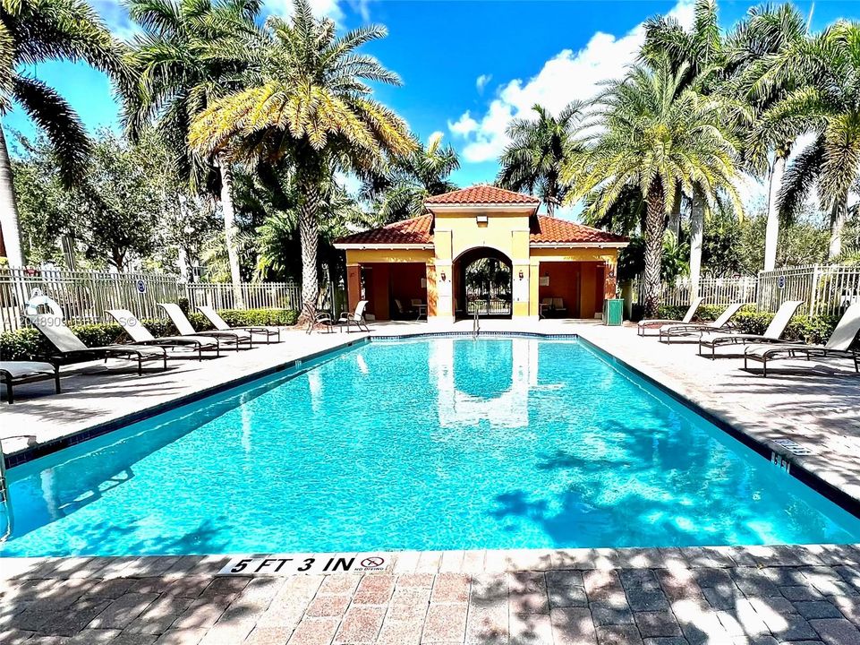 For Sale: $470,000 (3 beds, 2 baths, 1613 Square Feet)