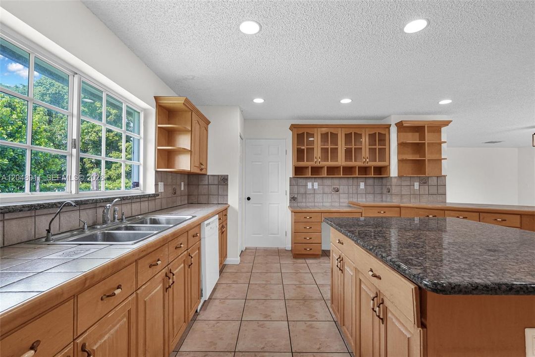 En Venta: $1,100,000 (4 camas, 4 baños, 2696 Pies cuadrados)