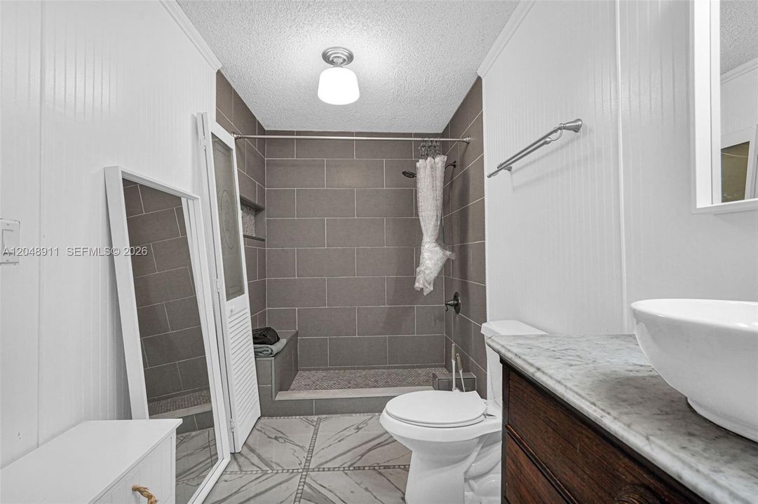 En Venta: $1,100,000 (4 camas, 4 baños, 2696 Pies cuadrados)