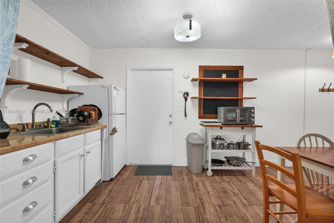 En Venta: $1,100,000 (4 camas, 4 baños, 2696 Pies cuadrados)