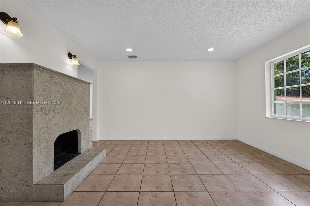 En Venta: $1,100,000 (4 camas, 4 baños, 2696 Pies cuadrados)