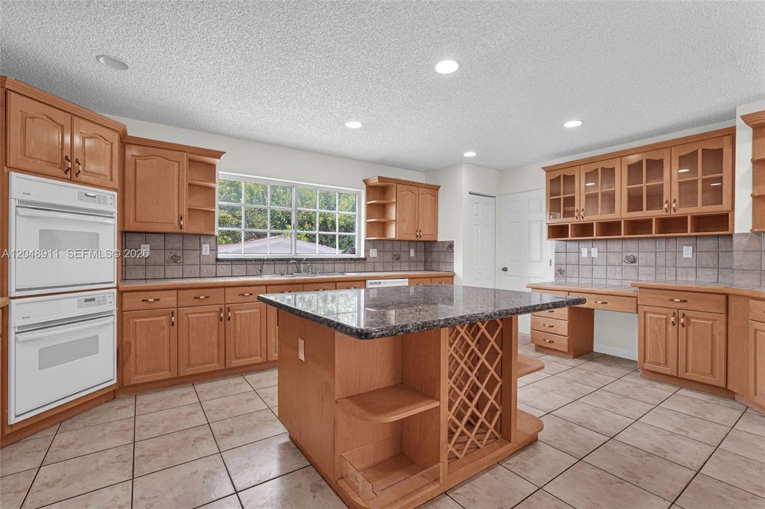En Venta: $1,100,000 (4 camas, 4 baños, 2696 Pies cuadrados)