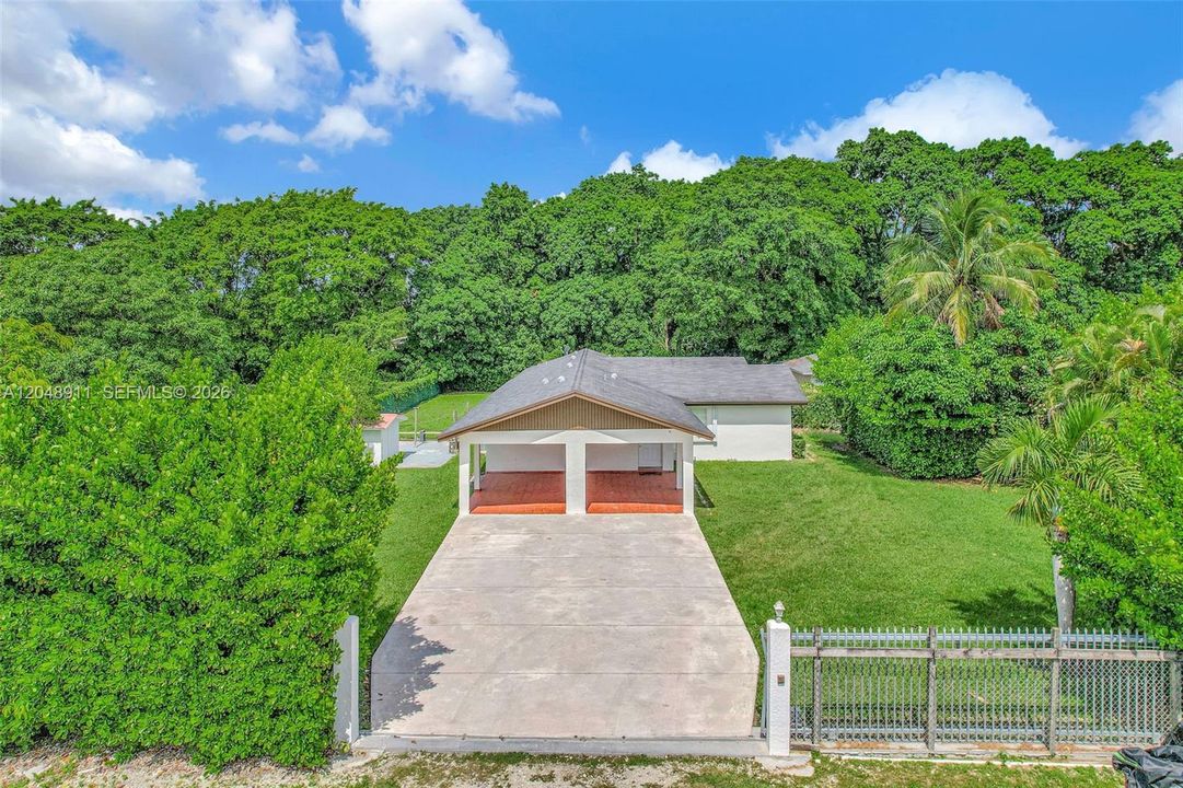 En Venta: $1,100,000 (4 camas, 4 baños, 2696 Pies cuadrados)