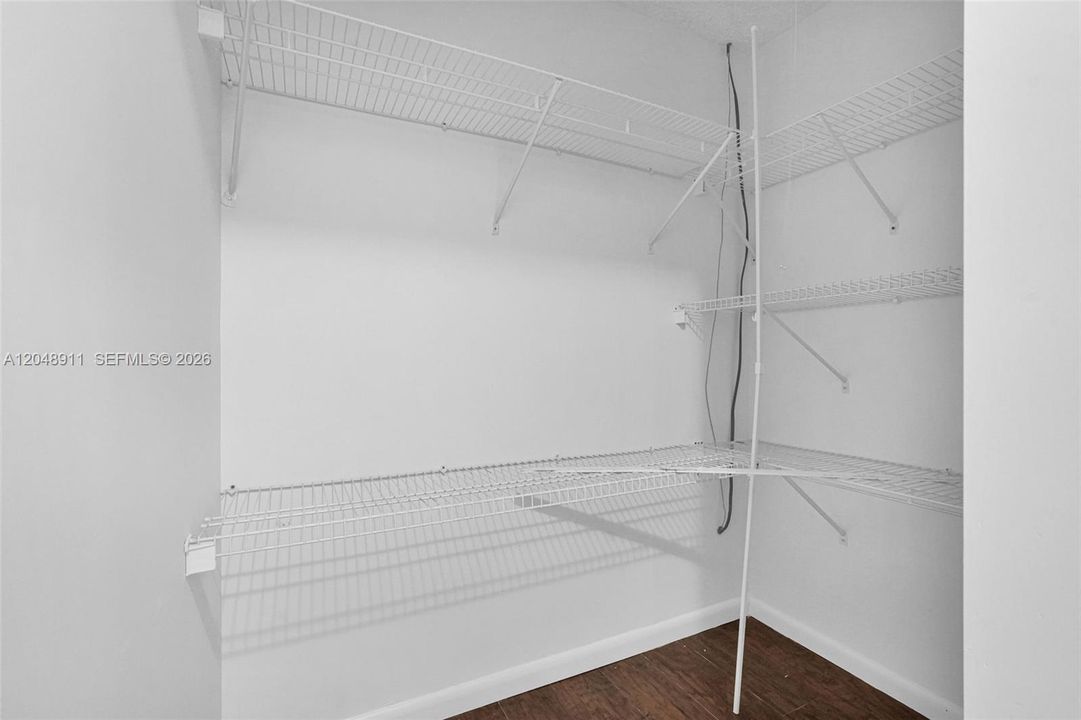 En Venta: $1,100,000 (4 camas, 4 baños, 2696 Pies cuadrados)