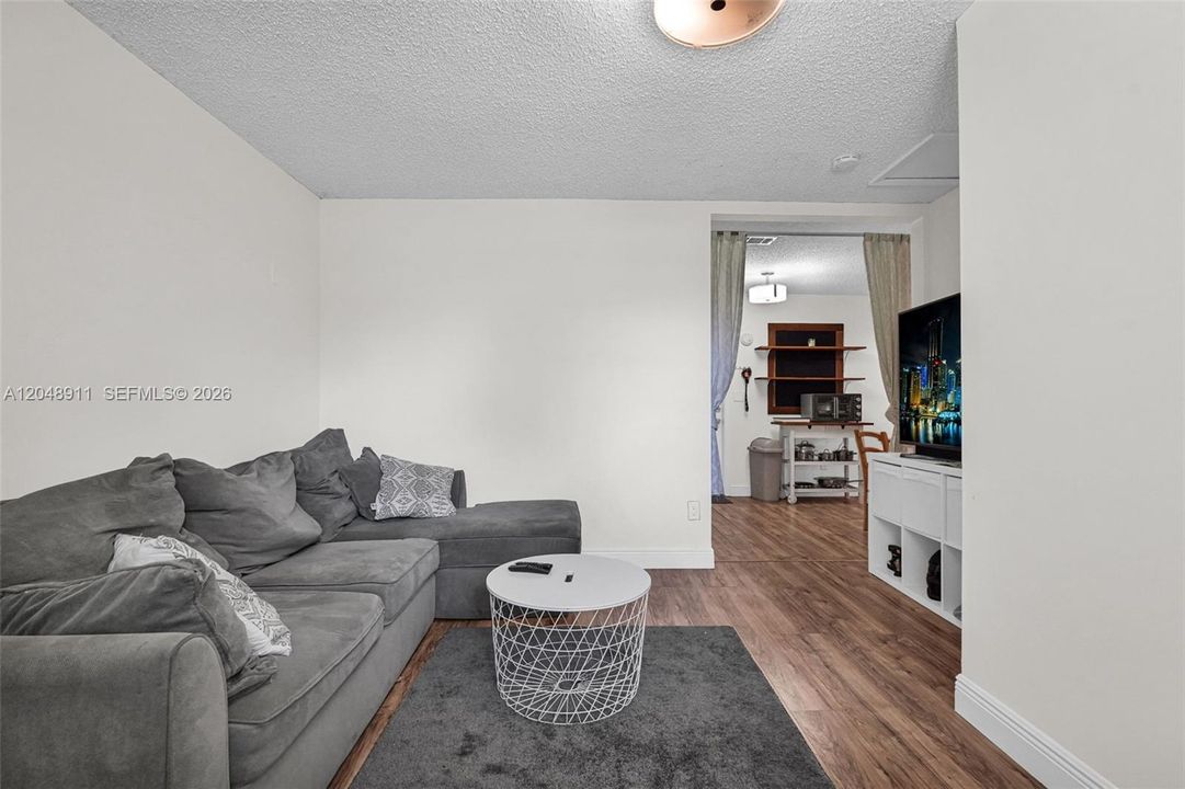 En Venta: $1,100,000 (4 camas, 4 baños, 2696 Pies cuadrados)